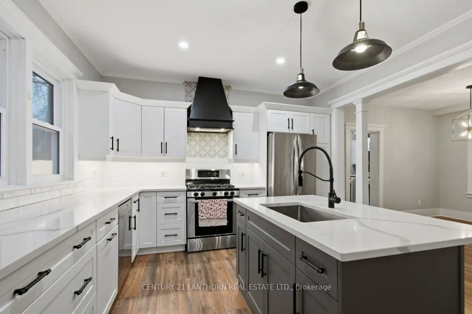 320 Grand Road photo 3
