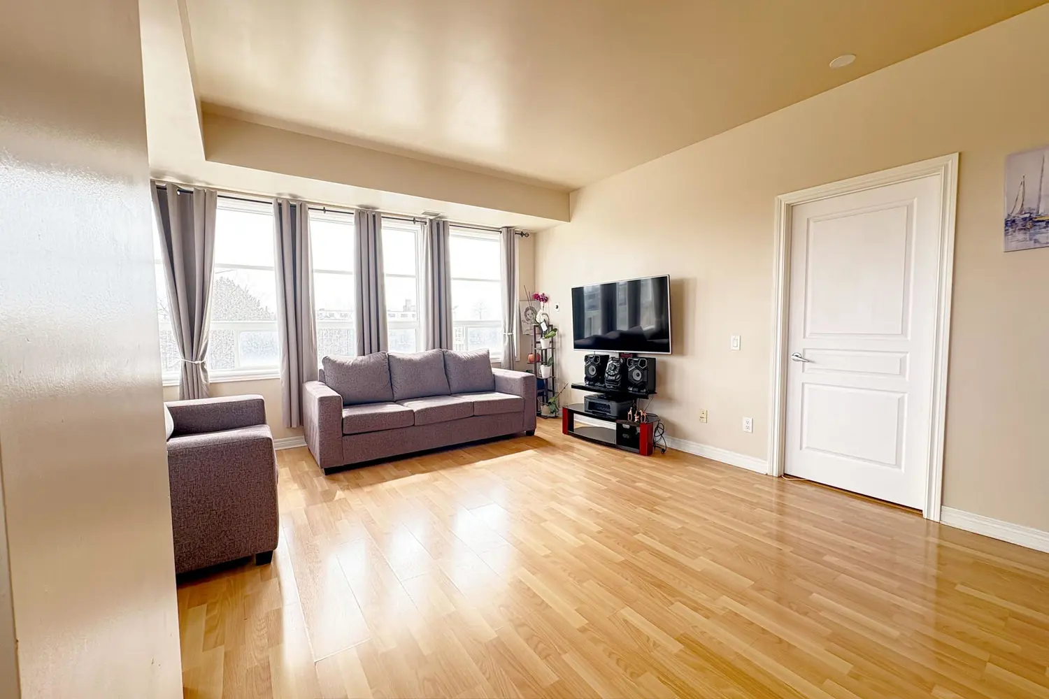 Additional image 9 of 1415 Lawrence Avenue 217