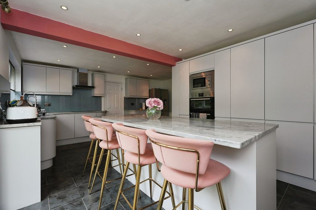 Additional image 8 of 5 bed detached house for saleBroomfield Avenue, Halifax HX3