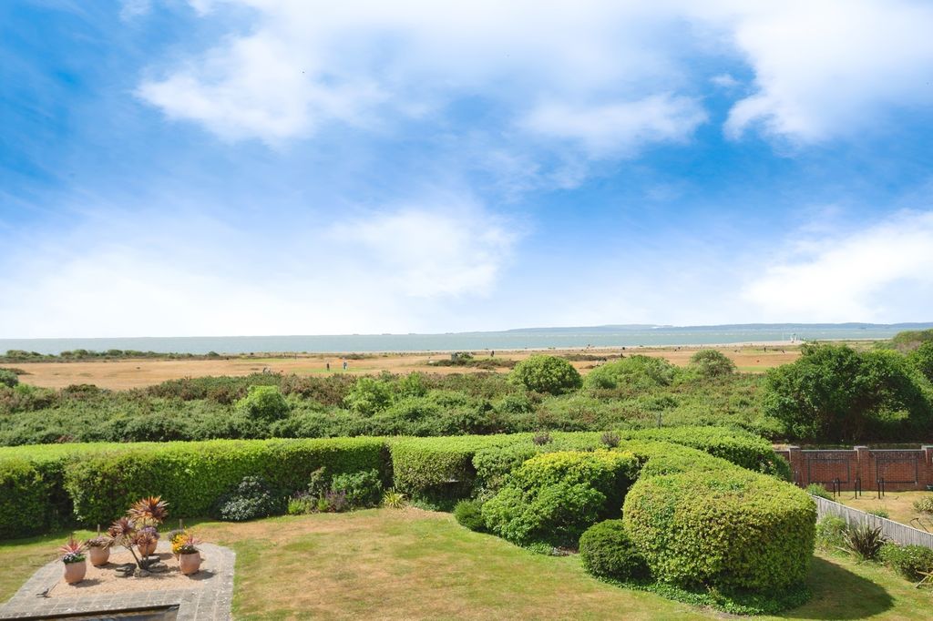Additional image 7 of 3 bed flat for saleSea Front, Hayling Island, Hampshire PO11