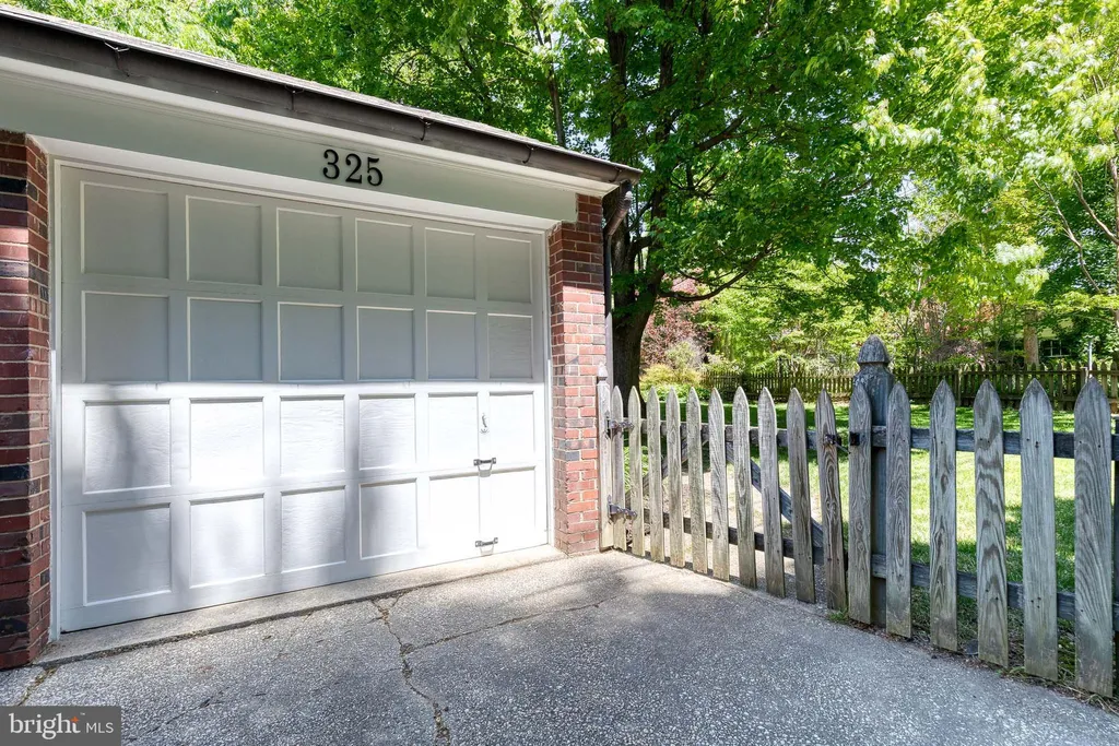 325 Broadmoor Road, Baltimore, MD 21212