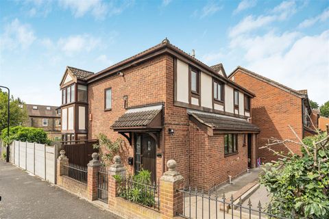 Greenbank Close, North Chingford E4