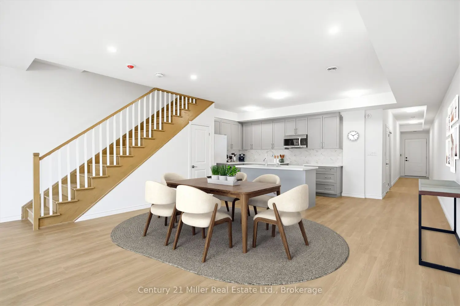 2 Slessor Boulevard 12 photo 3
