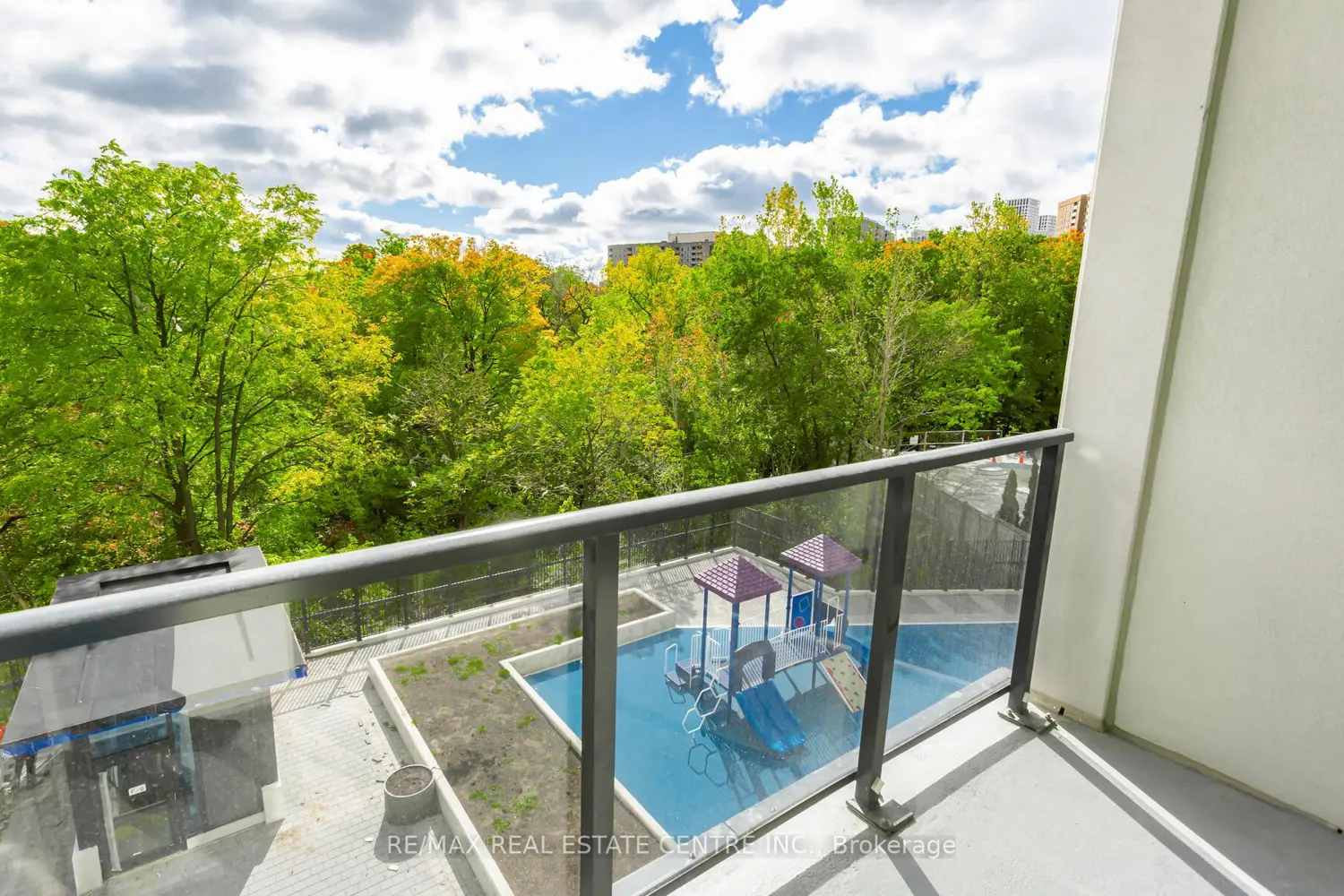 202 Burnhamthorpe Road 301 photo 5