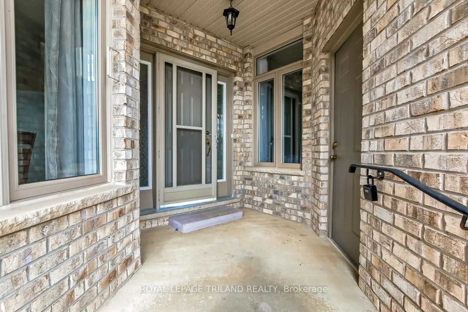 44 Edgevalley Road 47 photo 2