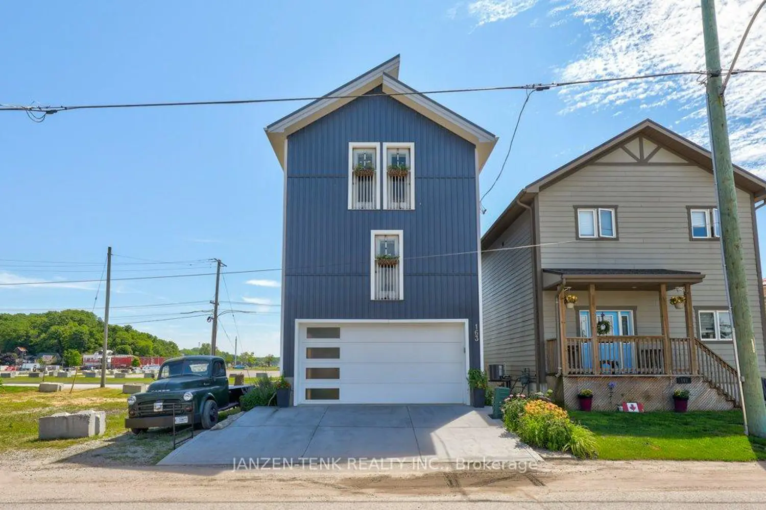 163 Maud Street photo 2