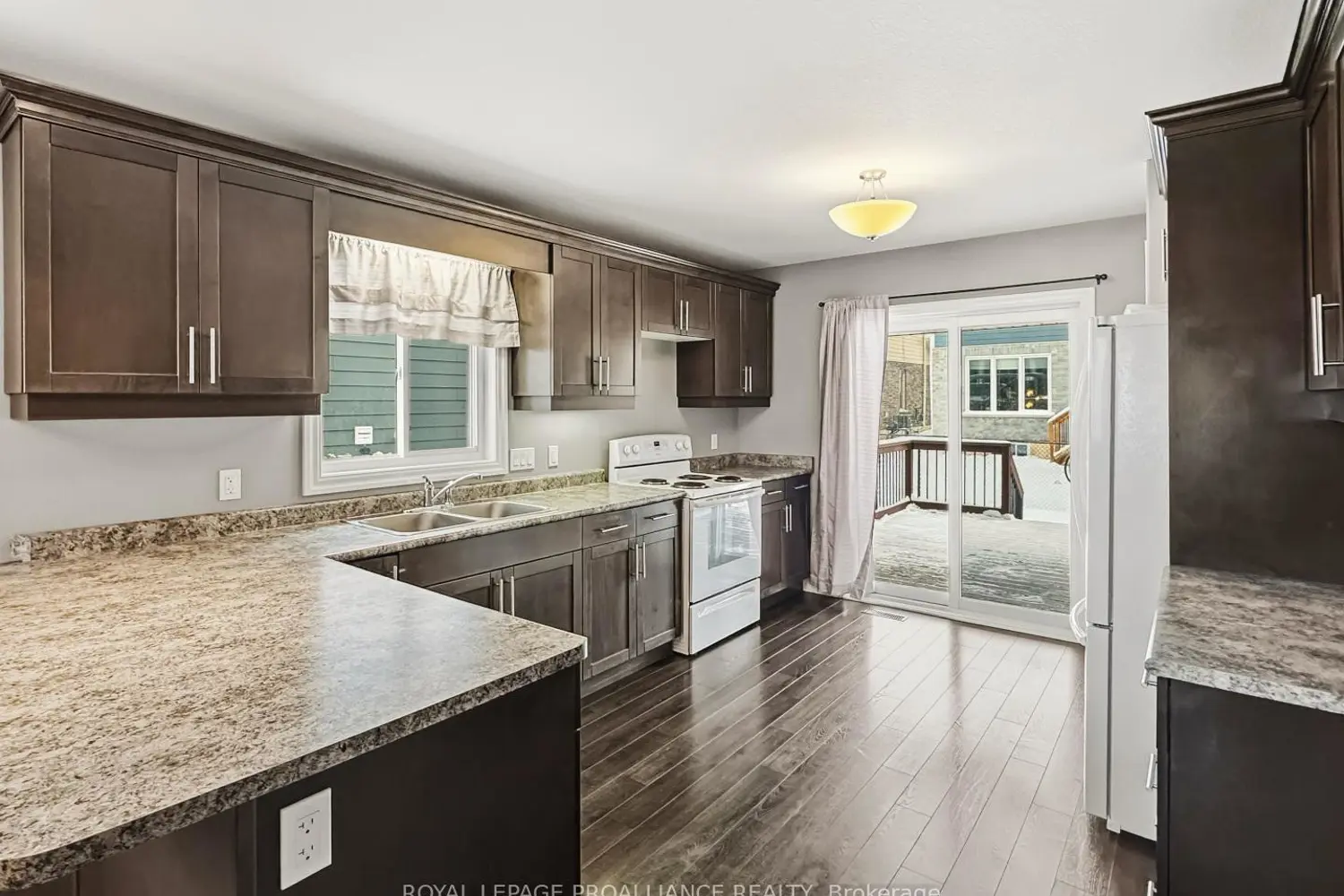 8 Tessa Boulevard photo 4