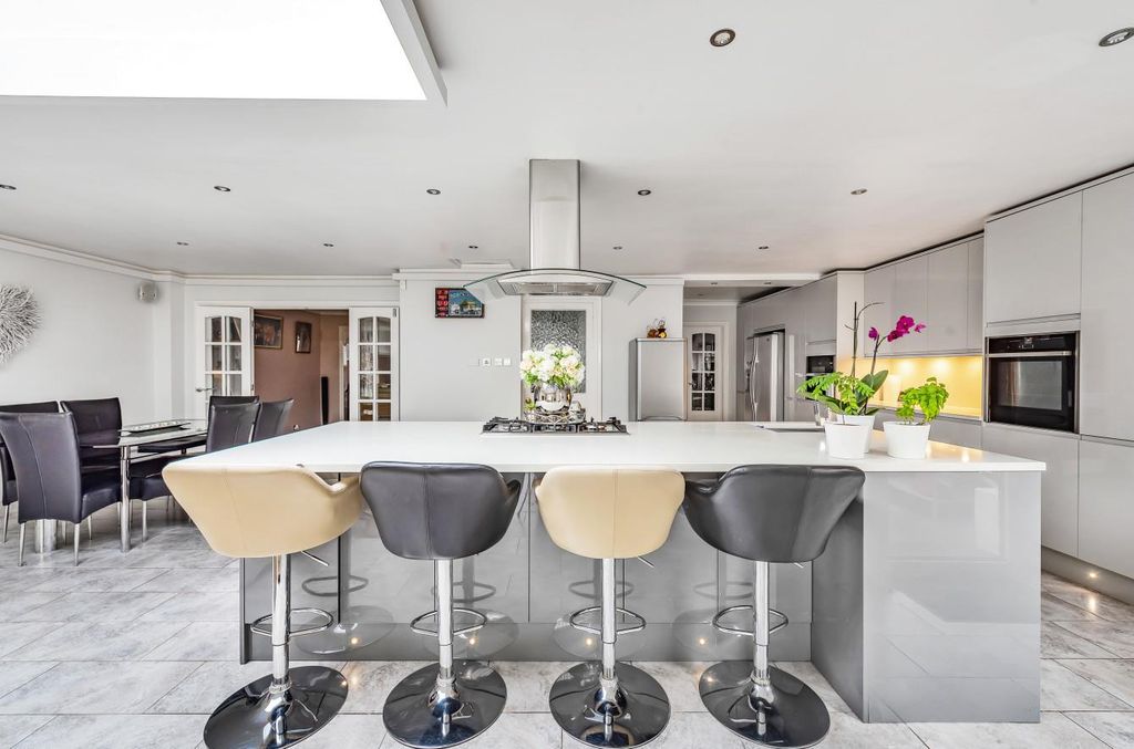 Additional image 4 of 5 bed semi-detached house for saleDelamere Road, Hayes UB4