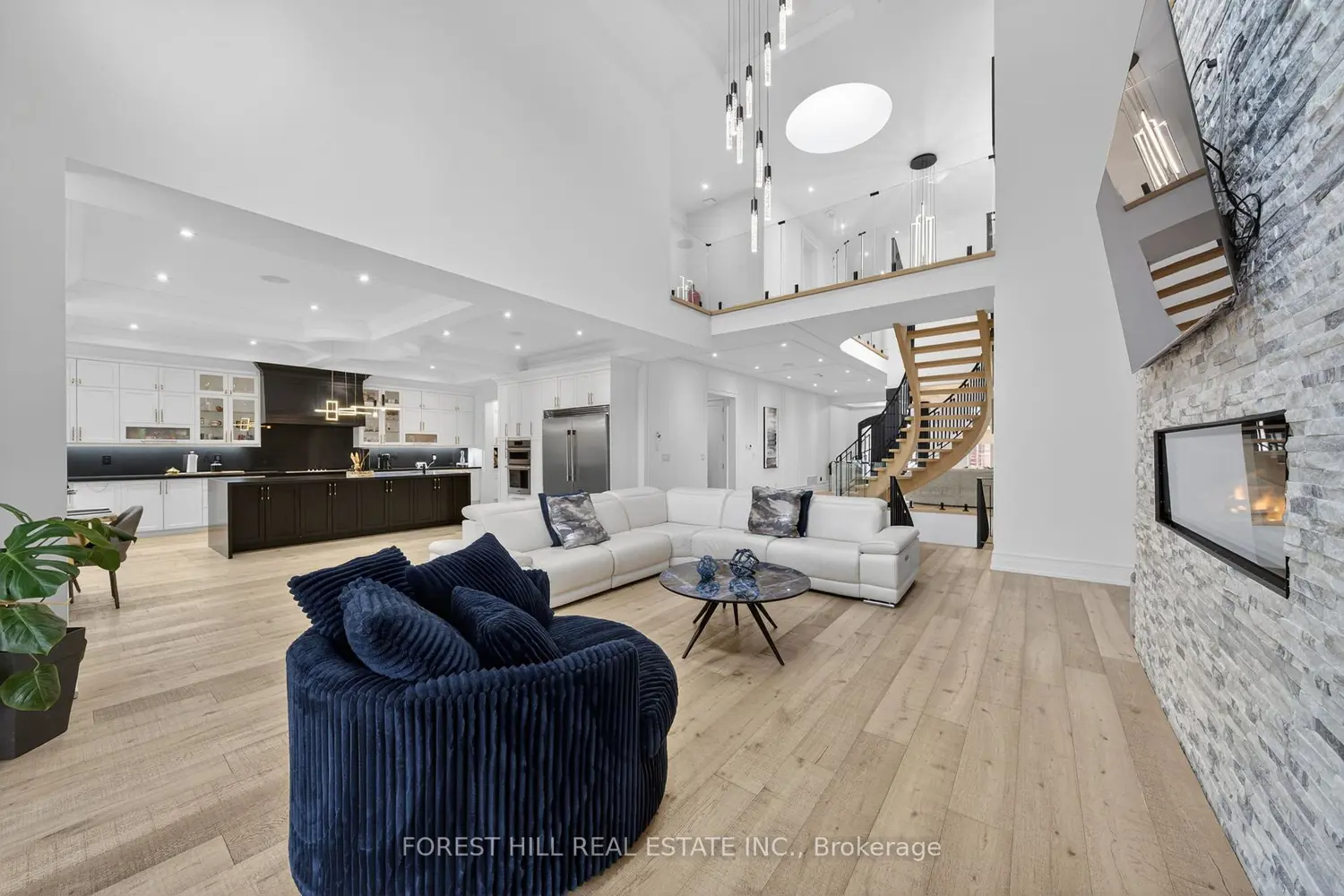 2019 Lilac Drive photo 4