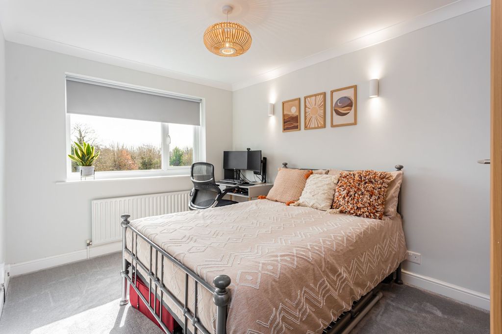 Additional image 7 of 2 bed flat for saleGrovelands, Horley RH6