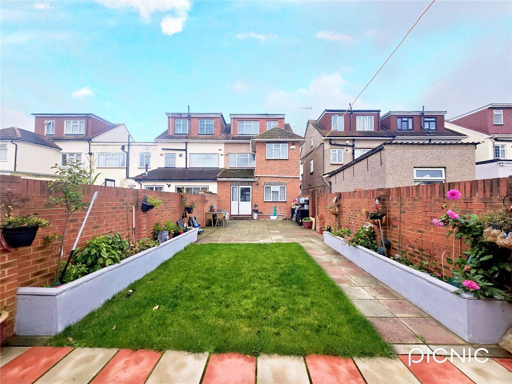 5 bed semi-detached house for saleGledwood Gardens, Hayes, Greater London UB4