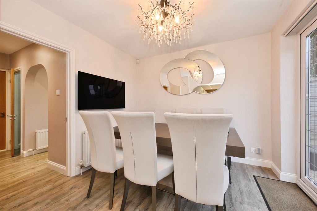 Additional image 5 of 5 bed detached house for saleRoselands Avenue, Hoddesdon EN11
