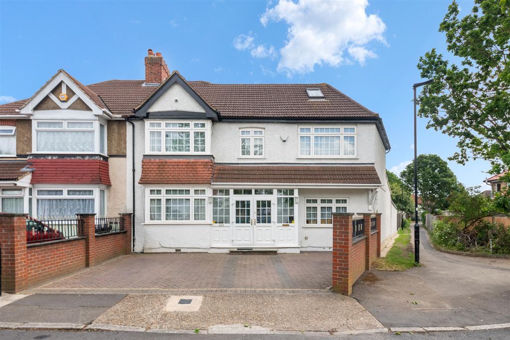 7 bed semi-detached house for saleGreat West Road, Heston, Hounslow TW5