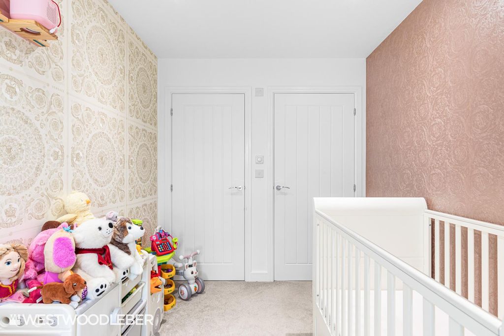 Additional image 16 of 2 bed flat for saleMoye Close, Hoddesdon EN11