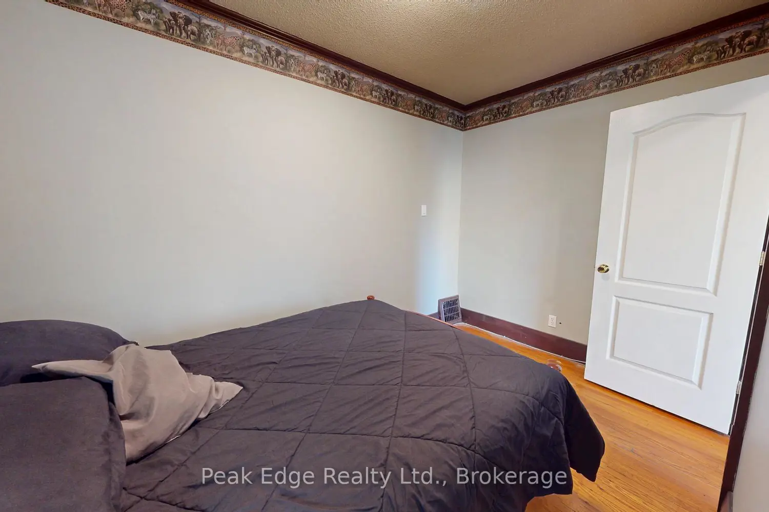 477 12Th Avenue photo 5