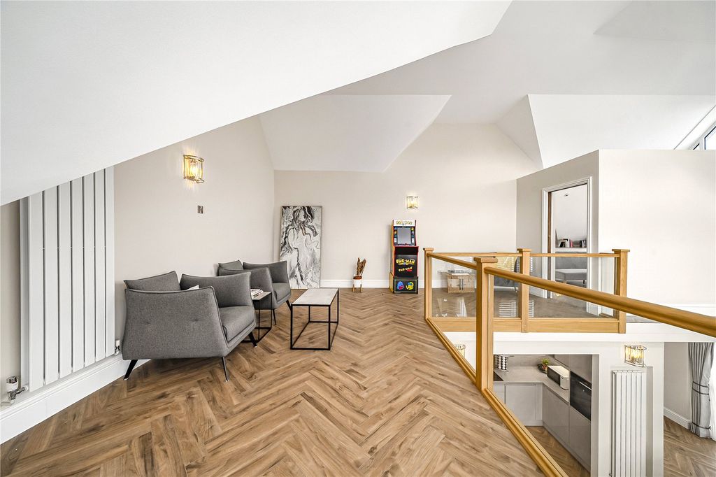 Additional image 10 of 2 bed flat for saleThames Close, Hampton, Middlesex TW12