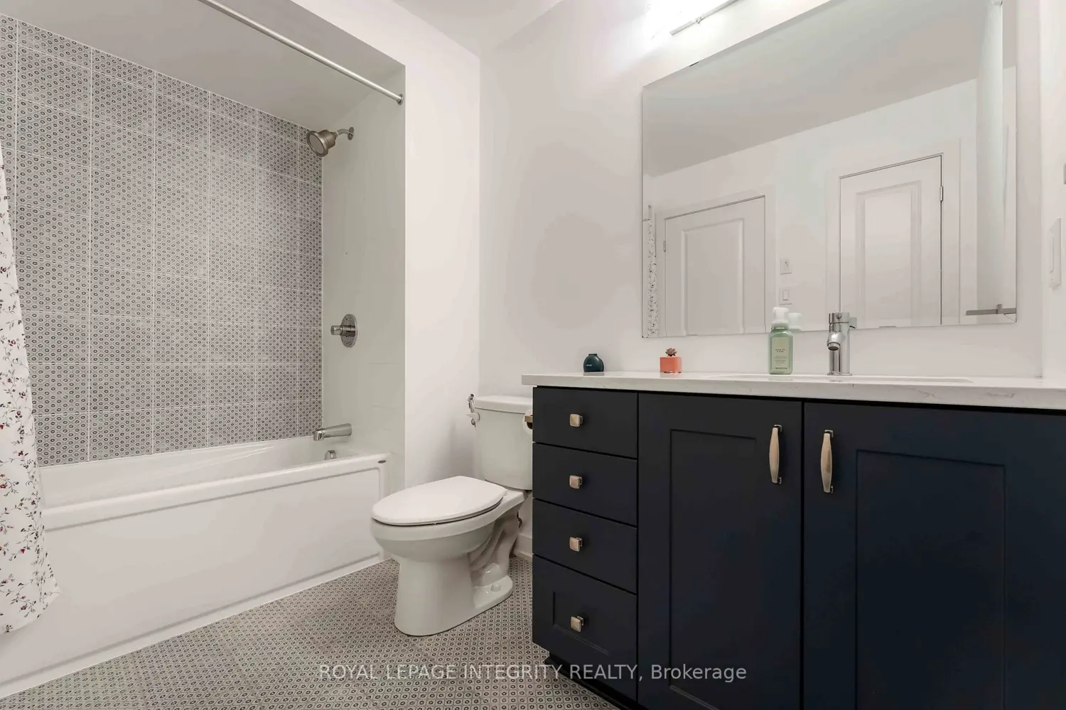 Additional image 13 of 221 Finsbury Avenue