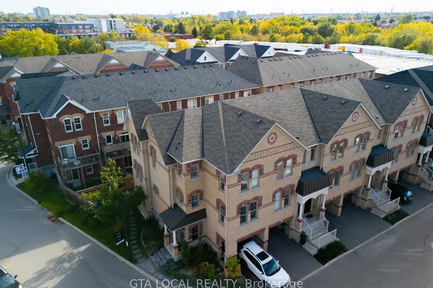 10 Porter Avenue 31 photo 3