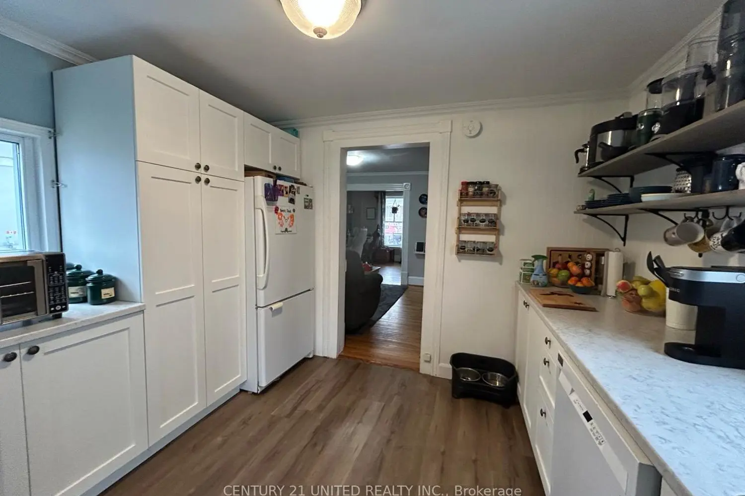 136 Robinson Street photo 5