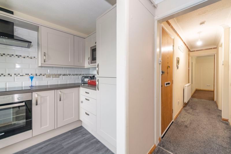 2 bed flat for saleStonegate Way, Heathfield TN21 photo 5