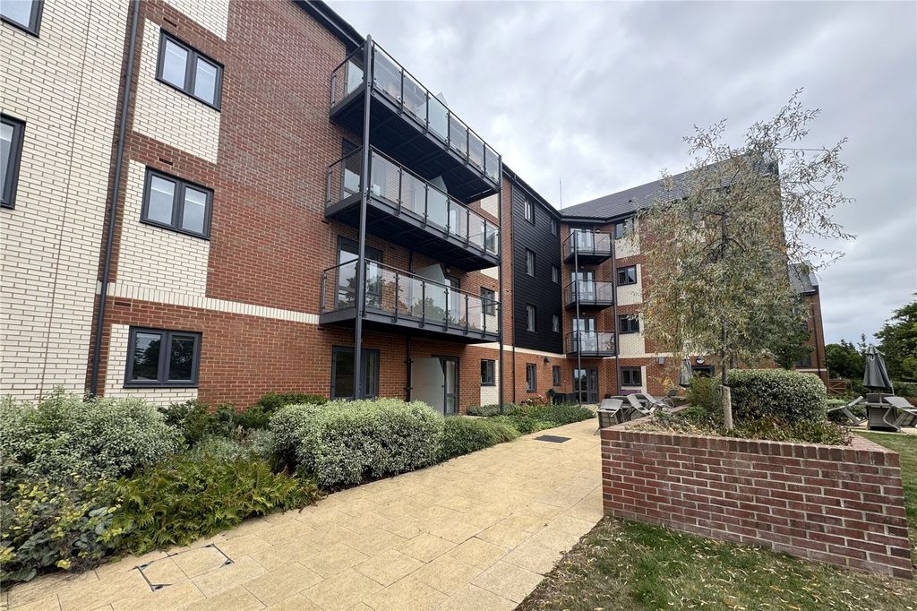 Additional image 10 of 2 bed flat for saleStation Road, Hook, Hampshire RG27