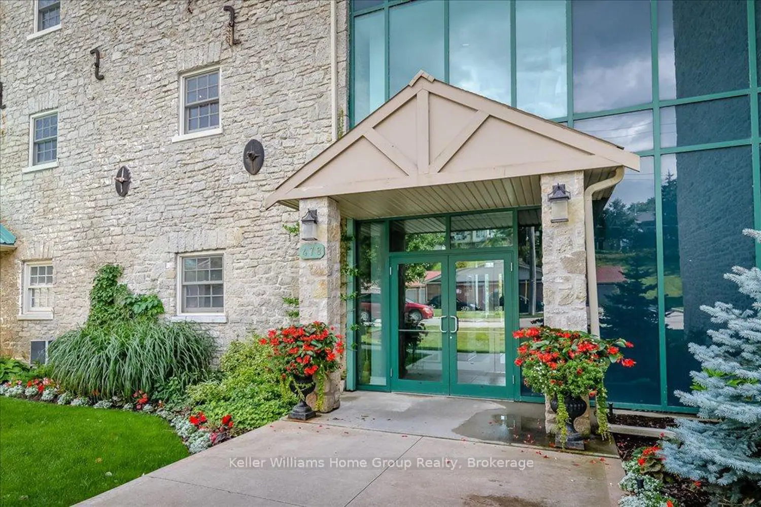 478 St. Andrew Street 104 photo 2