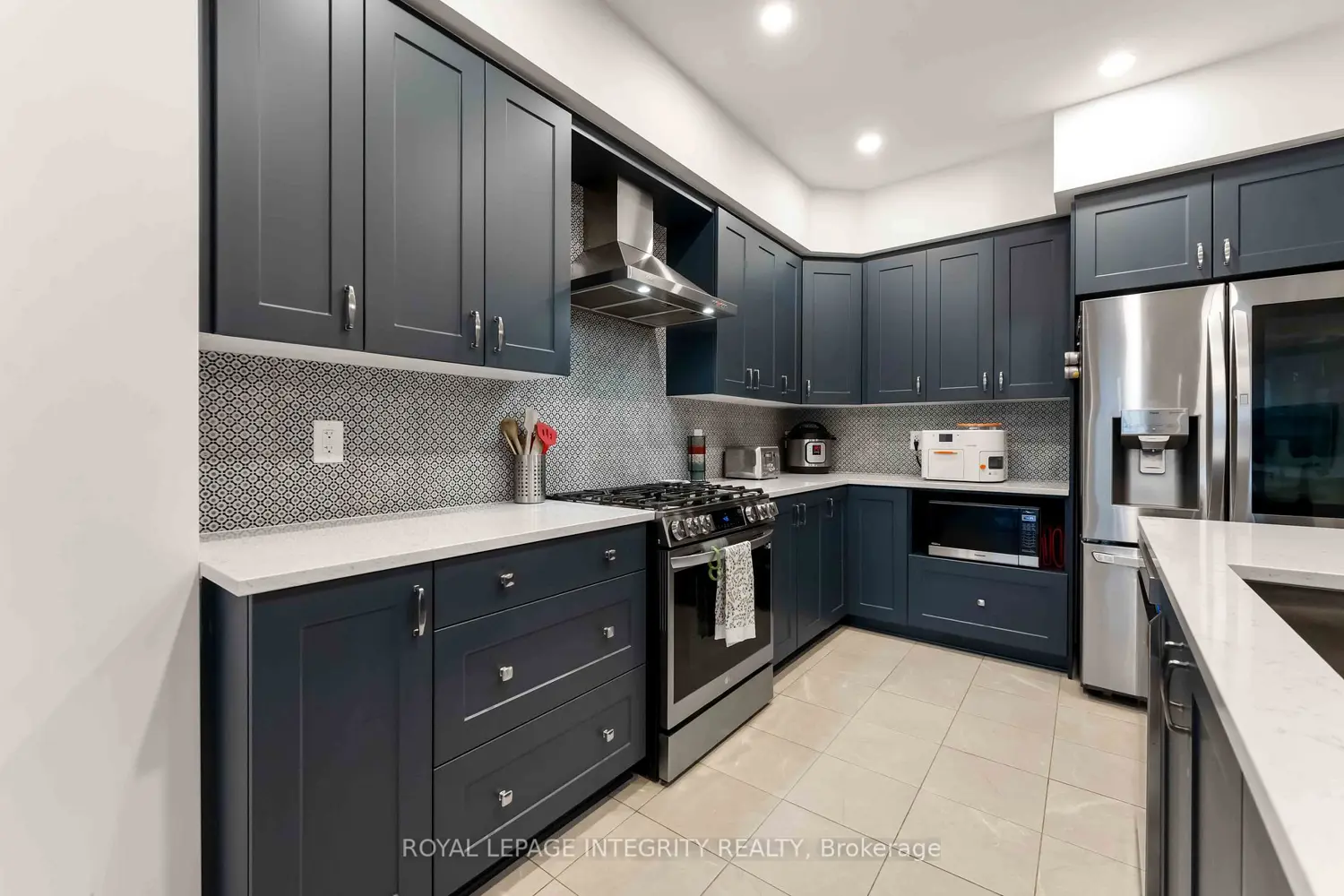 Additional image 3 of 221 Finsbury Avenue