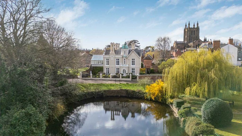 6 bed detached house for saleThe Fosse, Castle Street, Hereford HR1
