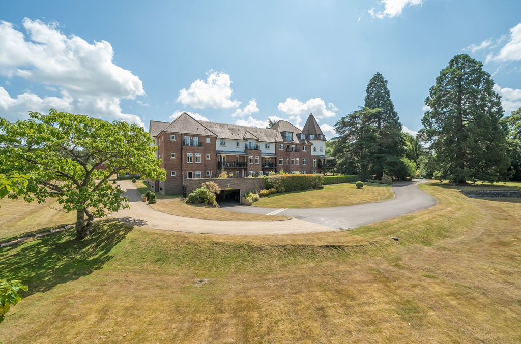 Additional image 3 of 3 bed flat for saleHindhead, Surrey GU26