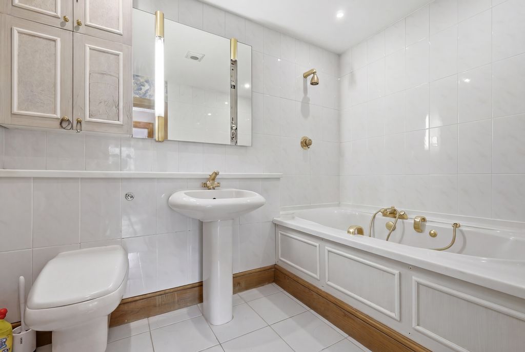 Additional image 8 of 6 bed detached house for saleWest Common Close, Harpenden AL5