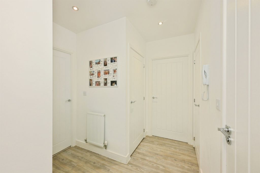 Additional image 9 of 2 bed flat for saleMoye Close, Hoddesdon EN11
