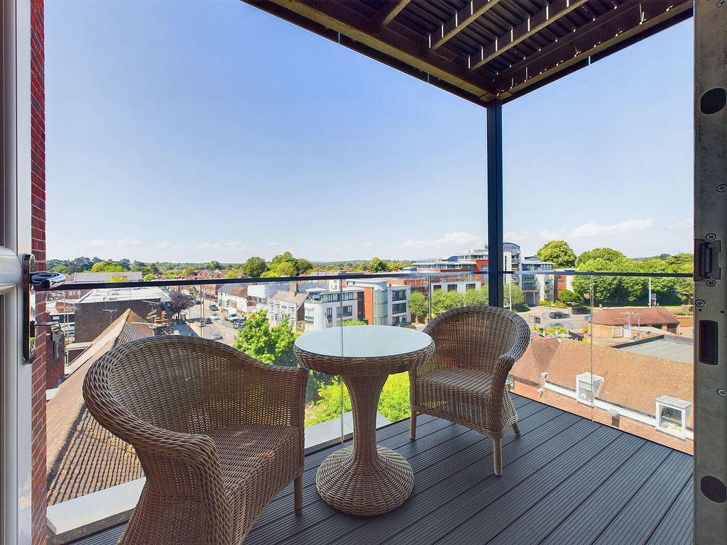 2 bed flat for saleWorthing Road, Horsham, West Sussex. RH12