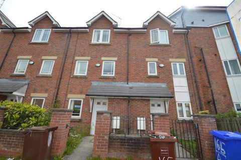Chorlton Road, Hulme, Manchester M15
