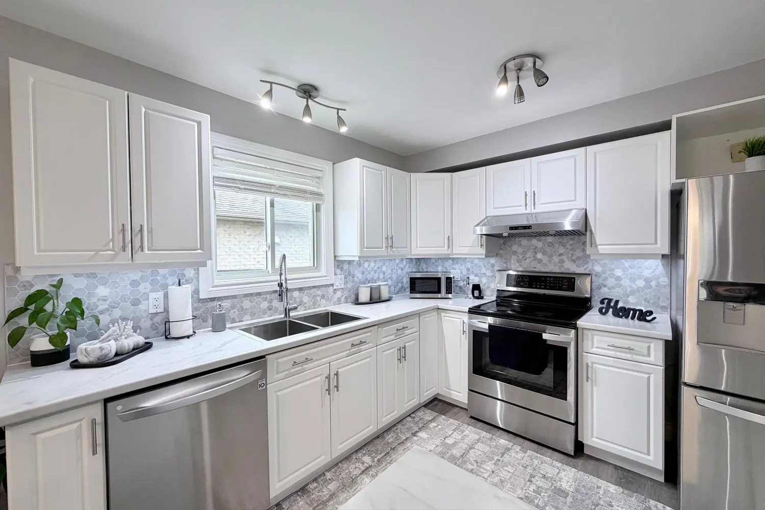 9 Barrett Crescent photo 4