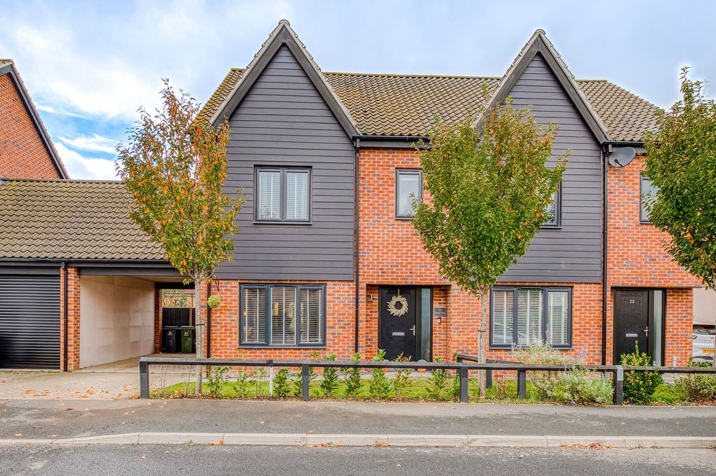 4 bed semi-detached house for saleKestrel Close, Harleston IP20