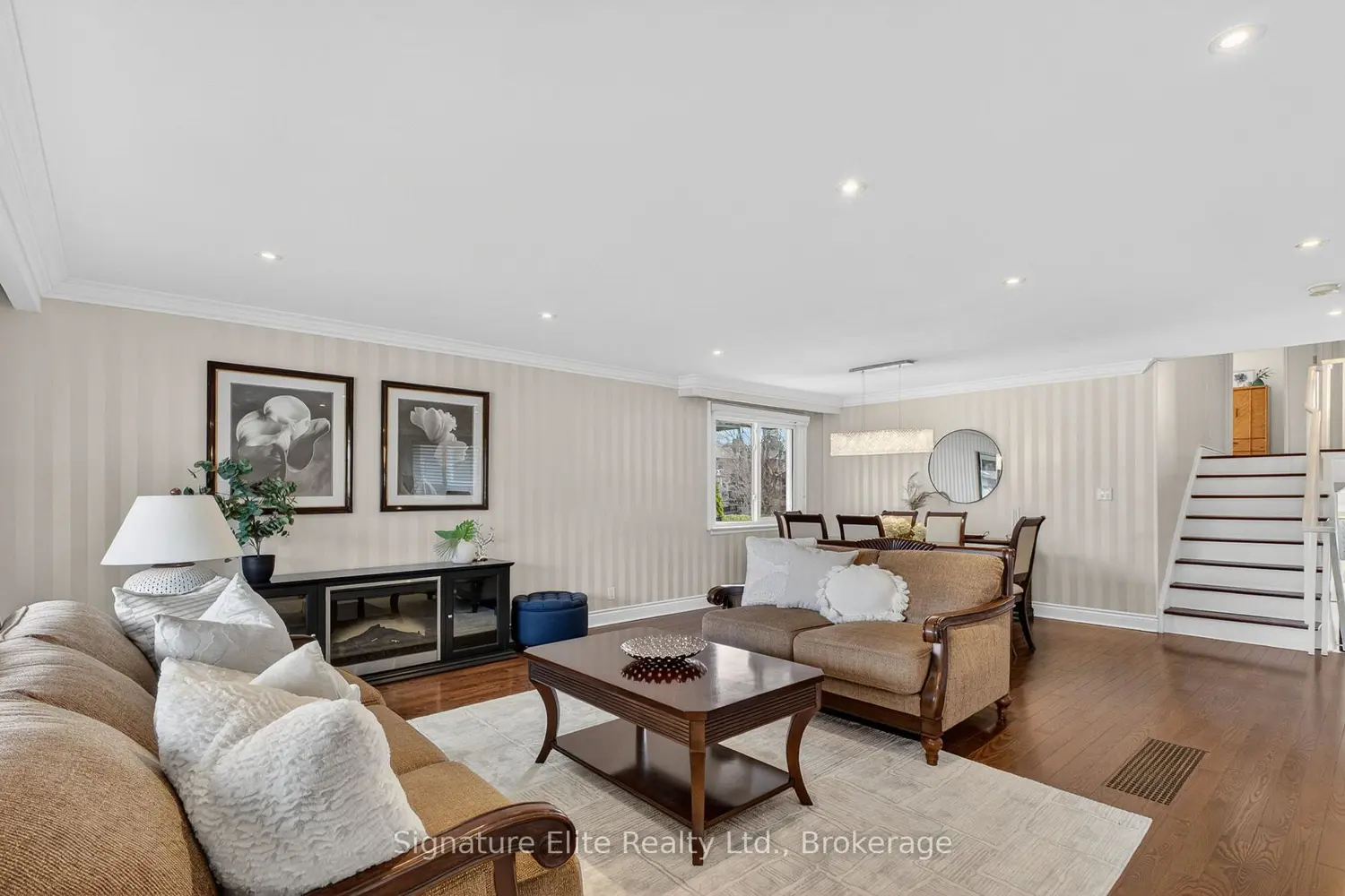 385 Markland Drive photo 2