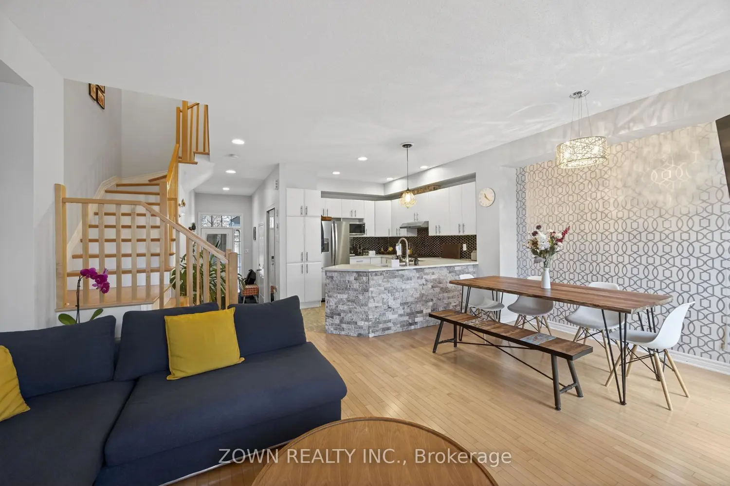 356 Kingbrook Drive photo 4