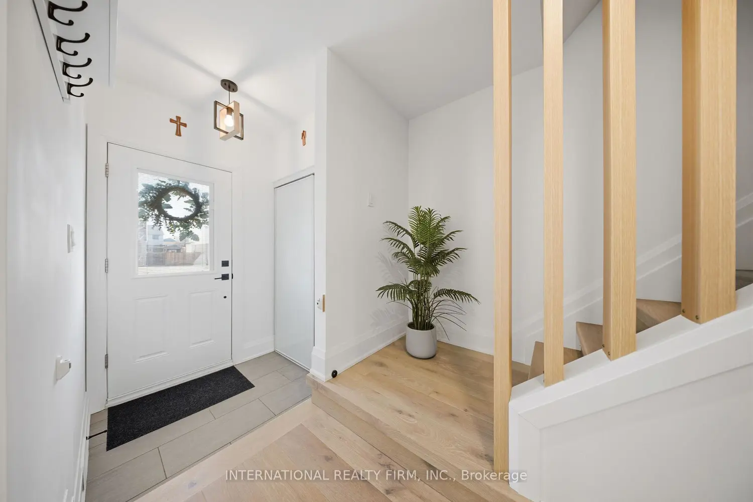 28 Debby Crescent photo 3