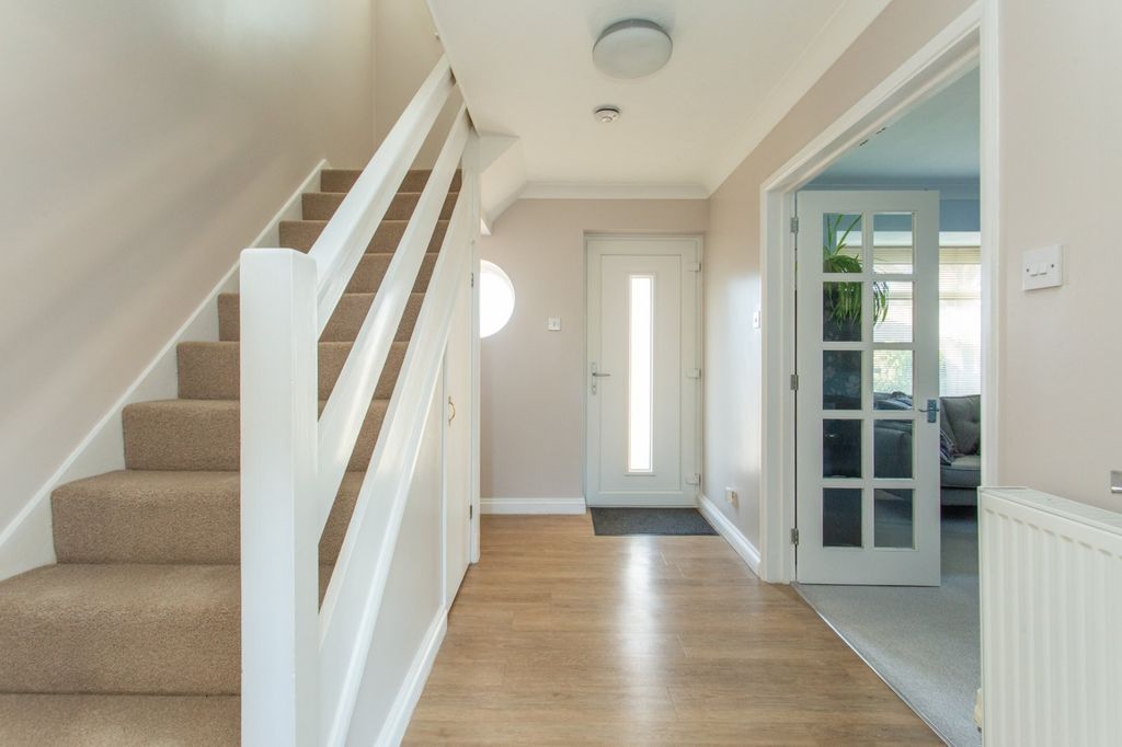 5 bed detached house for saleRidgeway Cliff, Herne Bay, Kent CT6 photo 5