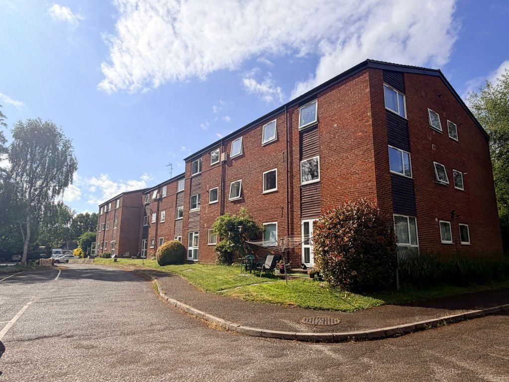 1 bed flat for saleArrancourt, Gilligan Close, Horsham RH12