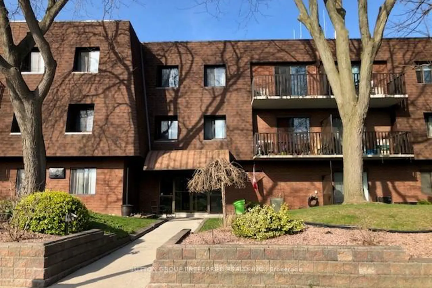 225 Campus Parkway 207