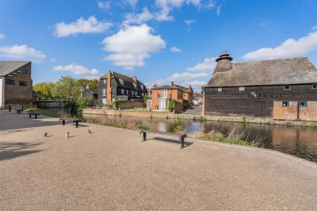 Additional image 20 of 2 bed flat for saleDolphin Yard, Maidenhead Street, Hertford SG14