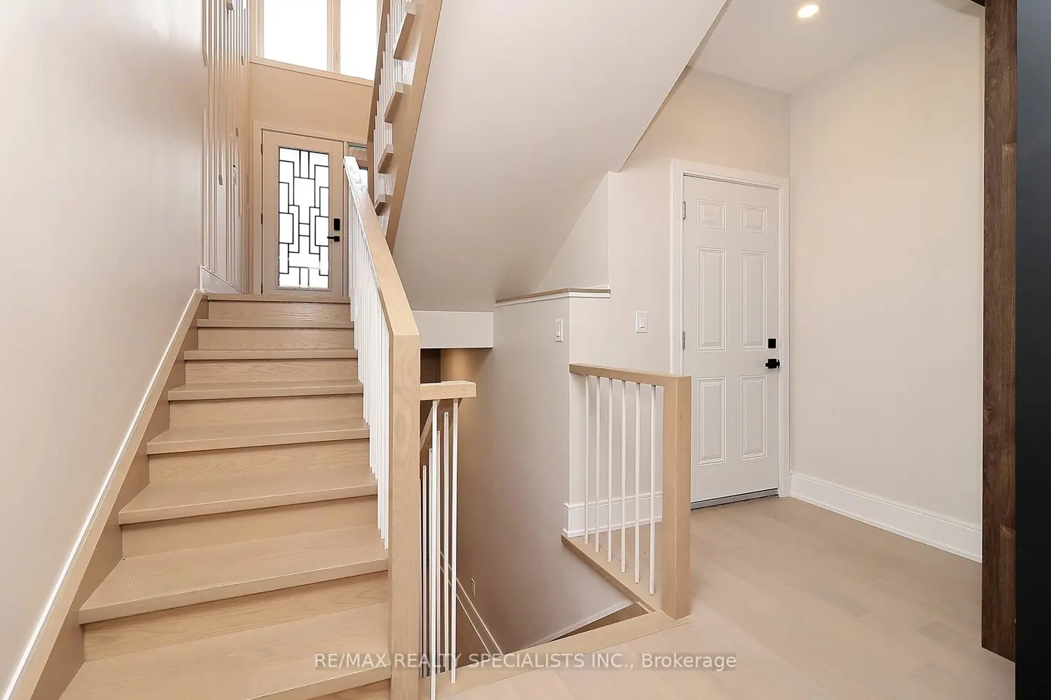 1046 Roosevelt Road photo 5