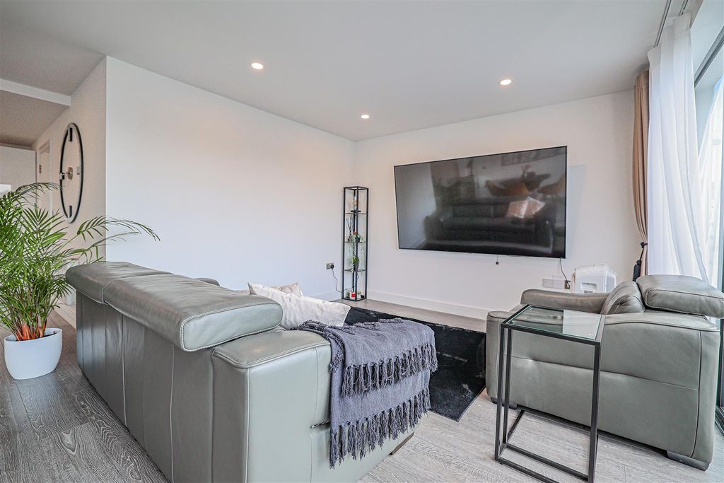 Additional image 9 of 3 bed flat for saleWaterhouse Street, Hemel Hempstead HP1