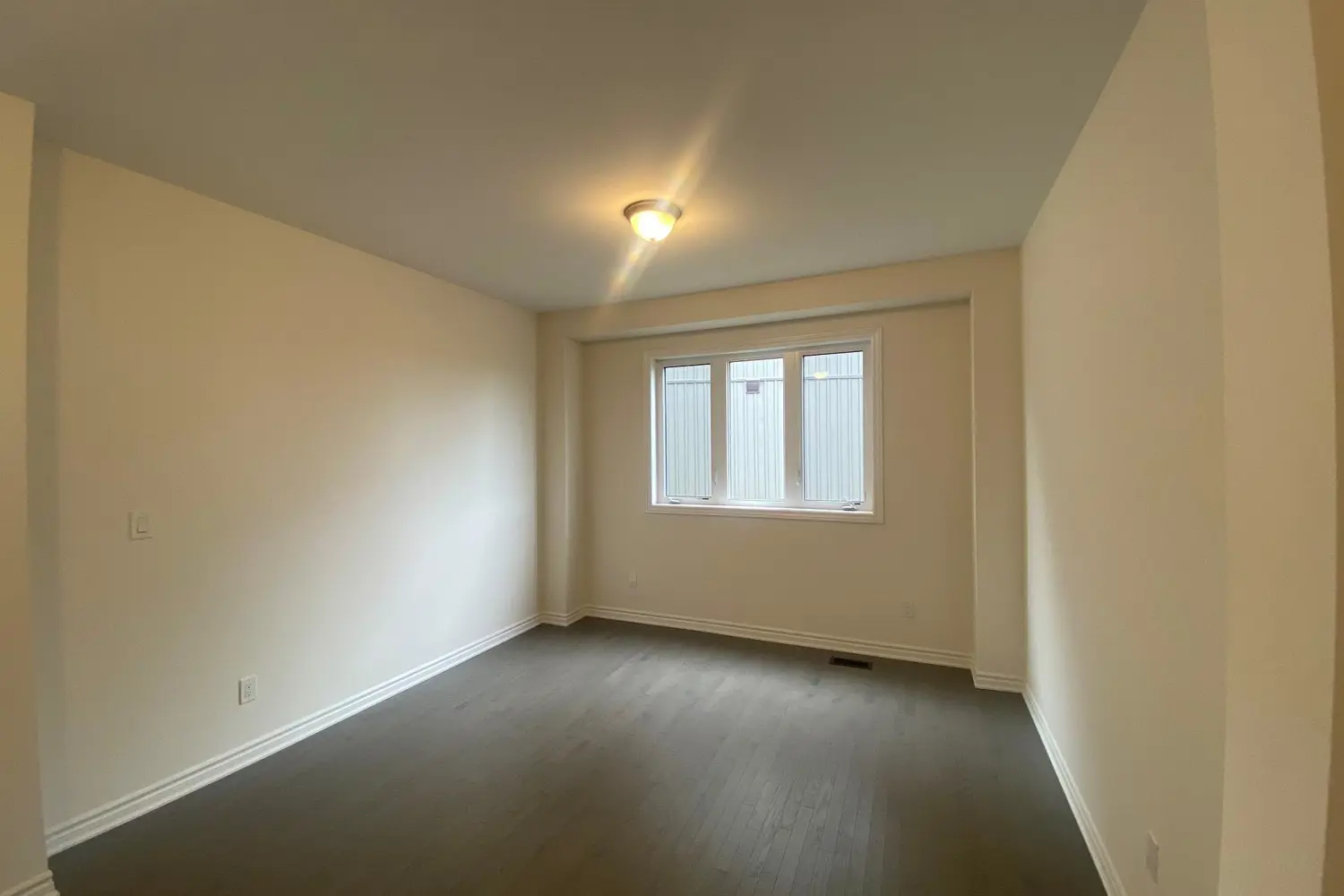 74 Oriole Crescent photo 2