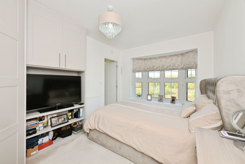 Additional image 7 of 2 bed flat for saleMoye Close, Hoddesdon EN11