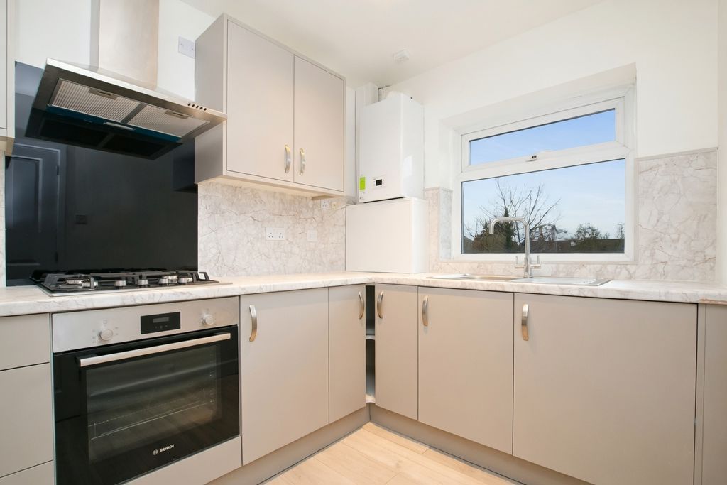 Additional image 3 of 3 bed flat for saleRye Road, Hoddesdon EN11