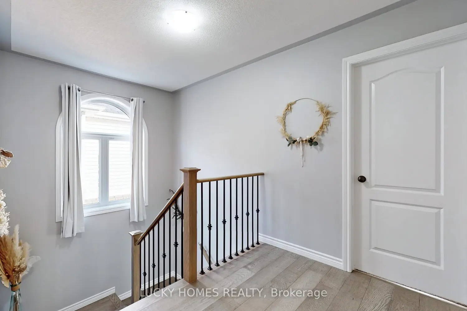 1502 Dunedin Crescent photo 4