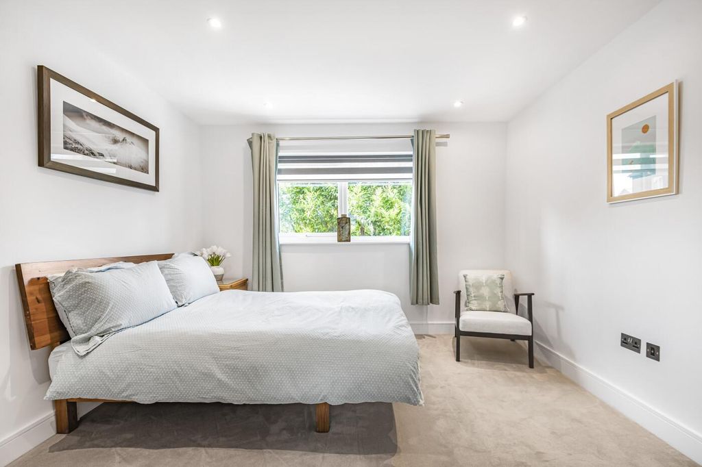 Additional image 30 of 3 bed detached house for saleFlint Close, Rotherfield Greys, Henley-On-Thames RG9