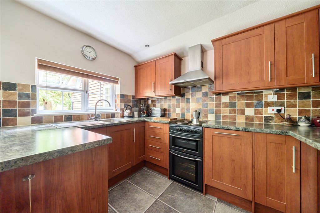 Additional image 4 of 1 bed flat for saleHindhead, Surrey GU26